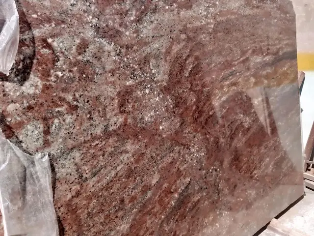 لوح أحمر مرقّط